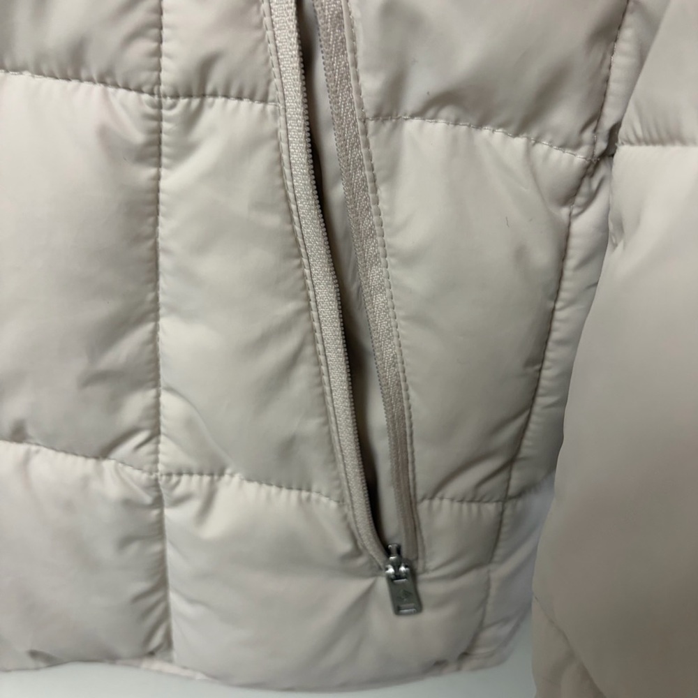 Abercrombie & Fitch Your Personal Best On The Go Puffer Moonbeam Size Medium - Picture 5 of 10